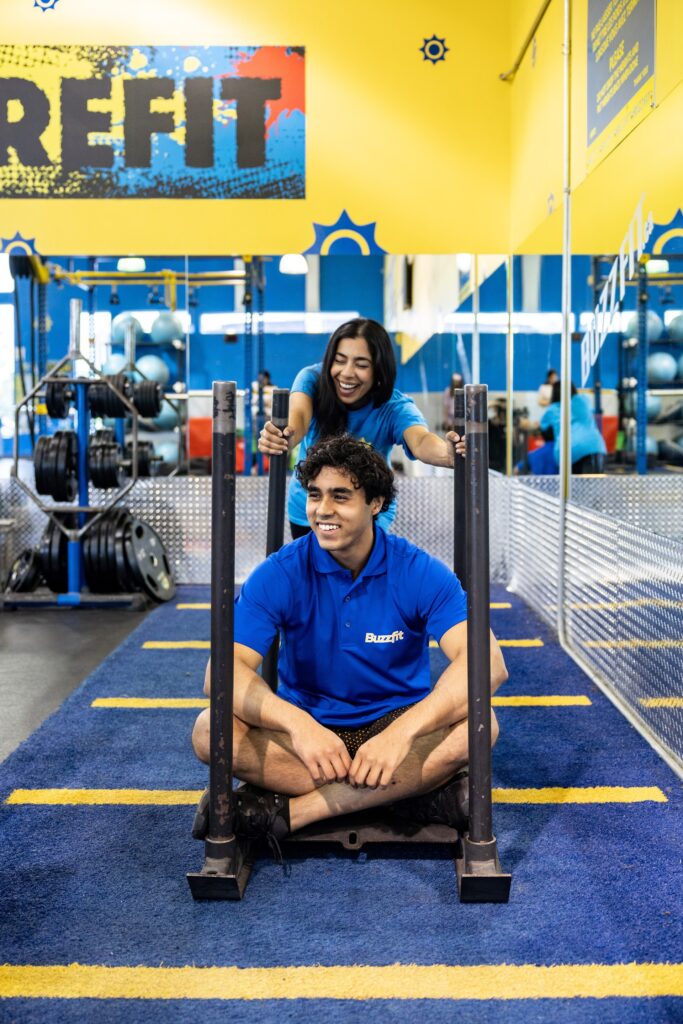 Two friends training together at Buzzfit